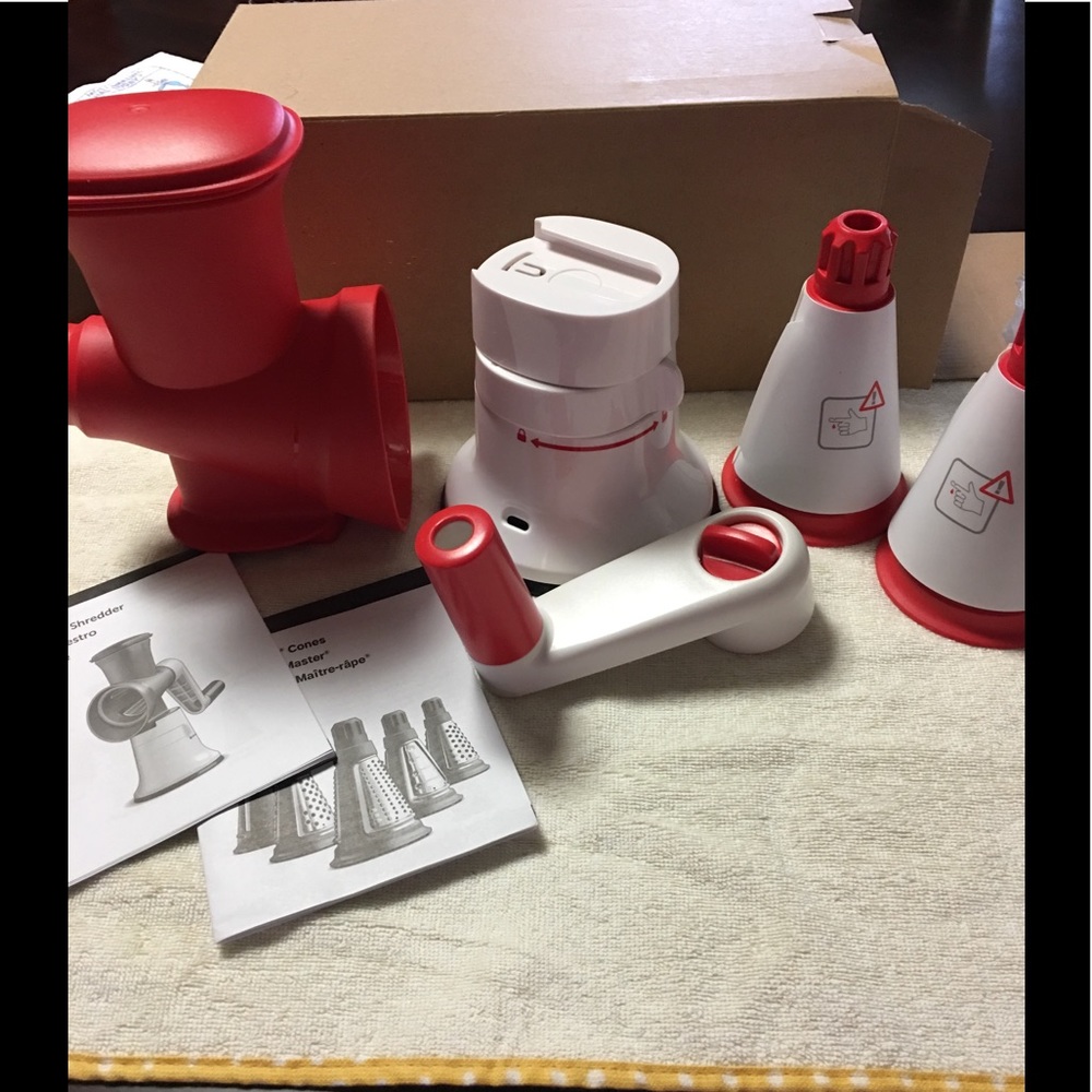 Tupperware Grate Master shredder